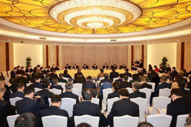 赵一德参加省政协十三届一次会议专题（联组）讨论